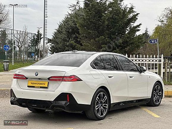 TAŞDAN OTOMOTİV'DEN BMW i5 EDRİVE 40 M SPORT BOWERS ARKA AKS