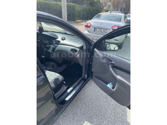 Sahibinden Ford Focus 1.6 Ghia 2001 Model