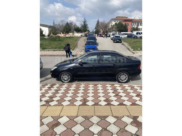 Sahibinden Ford Focus 1.6 Ghia 2001 Model