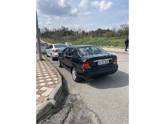 Sahibinden Ford Focus 1.6 Ghia 2001 Model