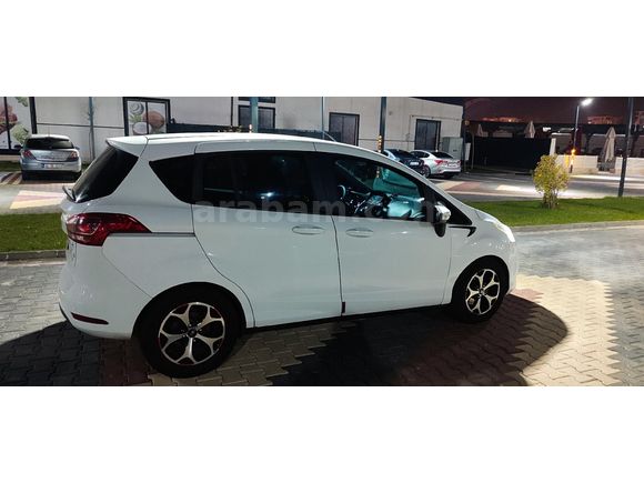 Sahibinden Ford B-Max 1.4 Titanium 2013 Model  138.000 km Beyaz
