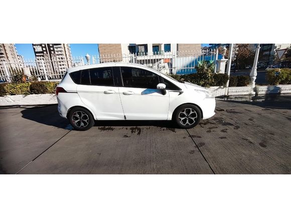 Sahibinden Ford B-Max 1.4 Titanium 2013 Model  138.000 km Beyaz