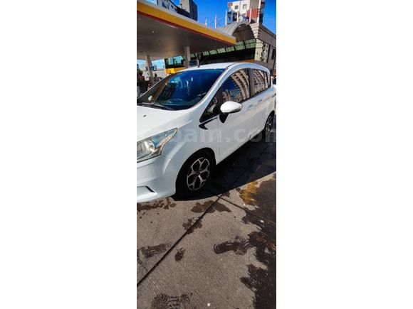 Sahibinden Ford B-Max 1.4 Titanium 2013 Model  138.000 km Beyaz