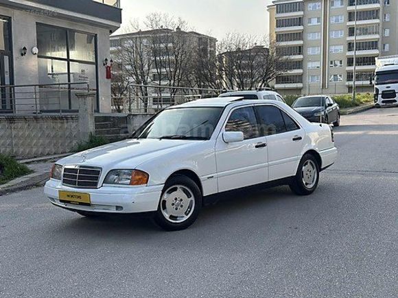 İLK SAHİBİNDEN KUSURSUZ TEMİZLİKTE MERCEDES...
