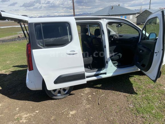 Sahibinden Opel Combo 1.5 CDTI Ultimate 2021 Model 