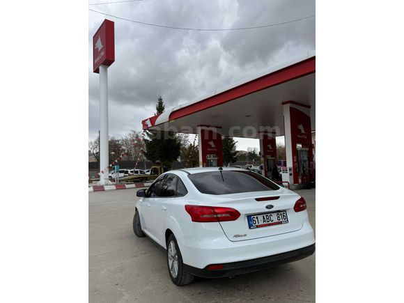 Galeriden Ford Focus 1.6 TDCi Trend X 2017 Model Van