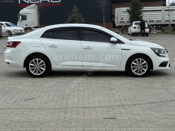ÖZDEN OTOMOTİV'DEN RENAULT MEGANE 1.5 BLU DCI TOUCH EDC