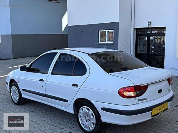 /YAŞAR AUTO/ HATASIZ TEK PARÇA BOYALI KLİMALI MEGAN1