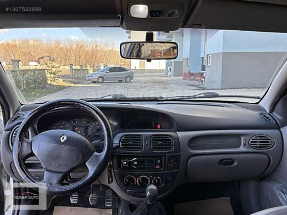/YAŞAR AUTO/ HATASIZ TEK PARÇA BOYALI KLİMALI MEGAN1