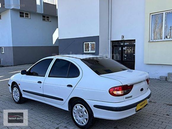 /YAŞAR AUTO/ HATASIZ TEK PARÇA BOYALI KLİMALI MEGAN1