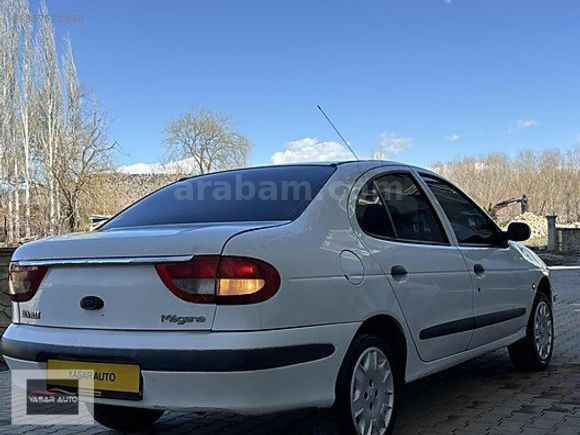 /YAŞAR AUTO/ HATASIZ TEK PARÇA BOYALI KLİMALI MEGAN1