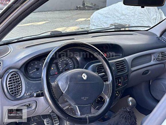 /YAŞAR AUTO/ HATASIZ TEK PARÇA BOYALI KLİMALI MEGAN1