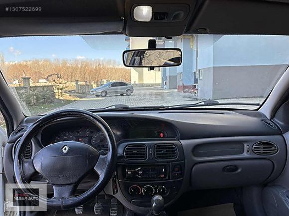 /YAŞAR AUTO/ HATASIZ TEK PARÇA BOYALI KLİMALI MEGAN1