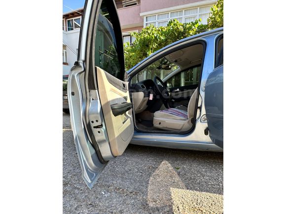 Sahibinden Ford Focus 1.6 Ghia 2006 Model