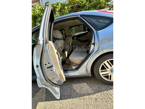 Sahibinden Ford Focus 1.6 Ghia 2006 Model