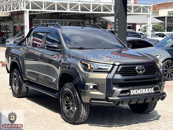 4X4+DİZEL+OTOMATİK+2.4 D-4D İNVİNCİBLE+DERİ+JBL MÜZİK+YÜKS.KİTİ+