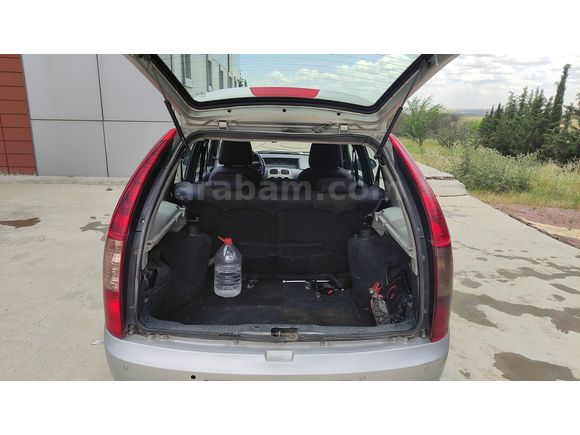Geniş Aile Arabası Yakıt Tasarruflu 160 Binde