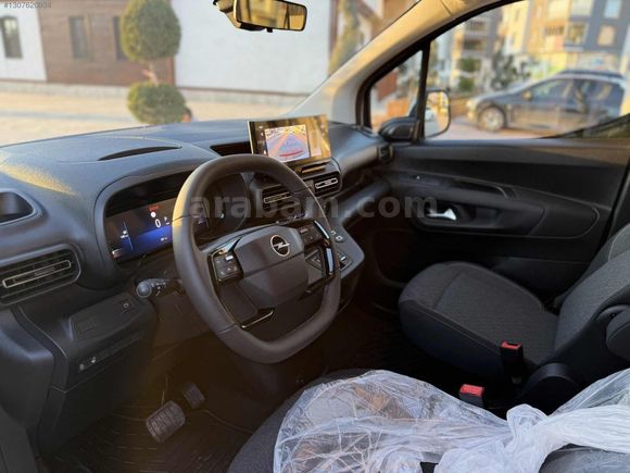 2025 COMBO EDİTİON 1.5 GERİ GÖRÜŞ PRO EKRAN %20 KDV SIFIR KM