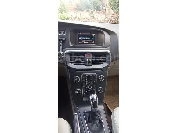 Volvo V40 1.6 D 2015 Model  171000 km