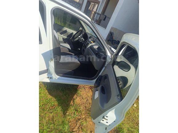 Sahibinden Renault Clio 1.4 Authentique 2005 Model  155.000 km Beyaz