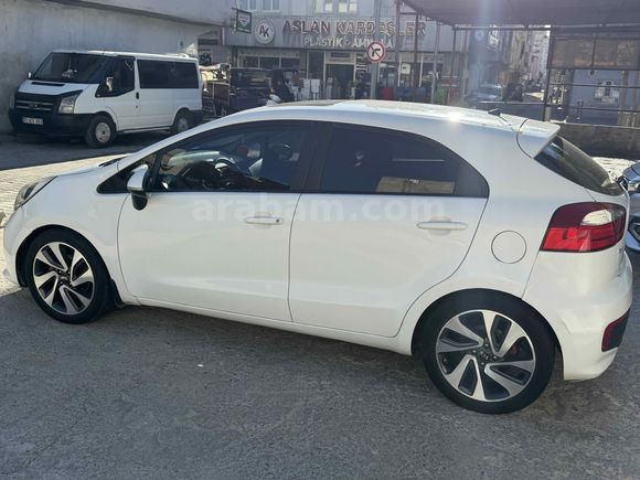 Sahibinden Kia Rio 1.4 CRDi Concept Plus 2015 Model 