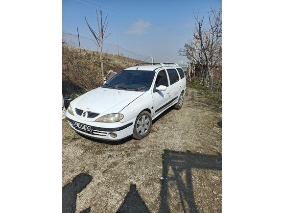 Megan 1  1.6   16 vayf   seteyş  vagon ön takım elektirik tesisatı  lpg tesisatı yeni degişti295.000 km Beyaz