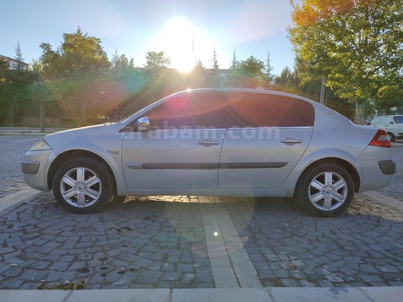Sahibinden Renault Megane 1.6 Dynamique 2004 Model  203.000 km Gri (Gümüş)