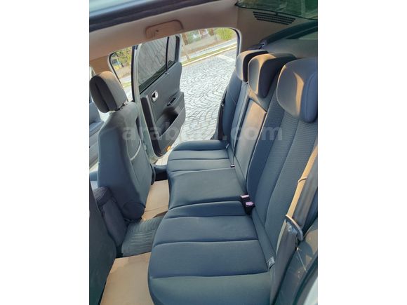 Sahibinden Renault Megane 1.6 Dynamique 2004 Model  203.000 km Gri (Gümüş)