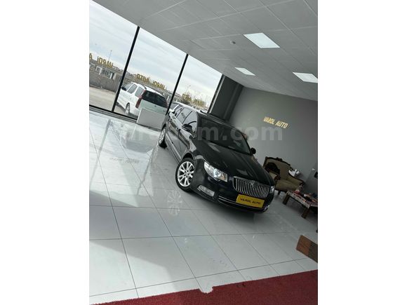 Galeriden Skoda SuperB 2.0 TDI Elegance 2011 Model Van