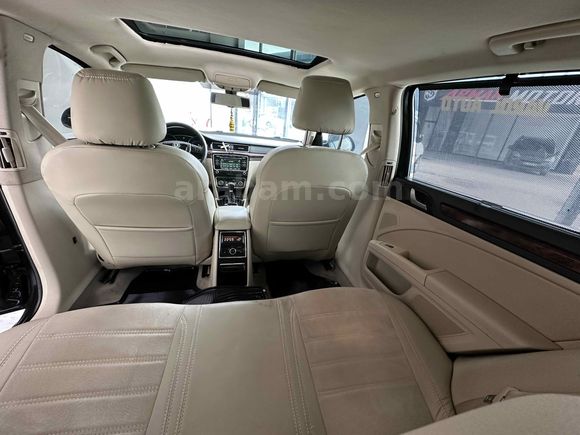 Galeriden Skoda SuperB 2.0 TDI Elegance 2011 Model Van