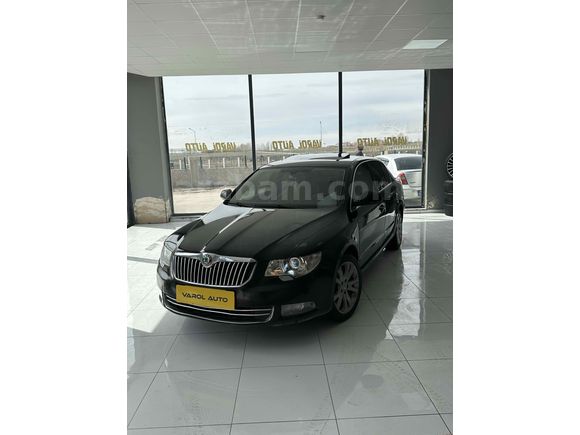 Galeriden Skoda SuperB 2.0 TDI Elegance 2011 Model Van