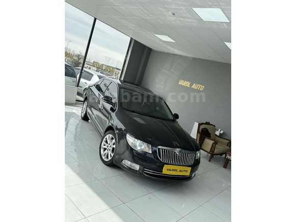 Galeriden Skoda SuperB 2.0 TDI Elegance 2011 Model Van