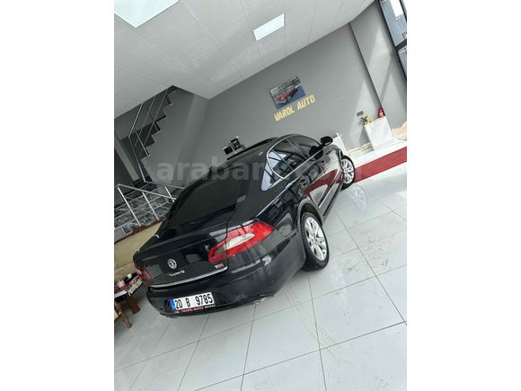 Galeriden Skoda SuperB 2.0 TDI Elegance 2011 Model Van