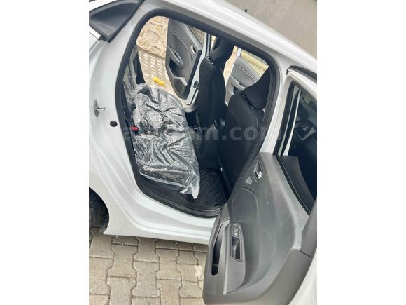 ASKERİ PERSONELDEN RENAULT CLIO 2025 SONU ÇIKIŞLI ÇELİKCANT KONFOR PAKET HATASIZ TERTEMİZ