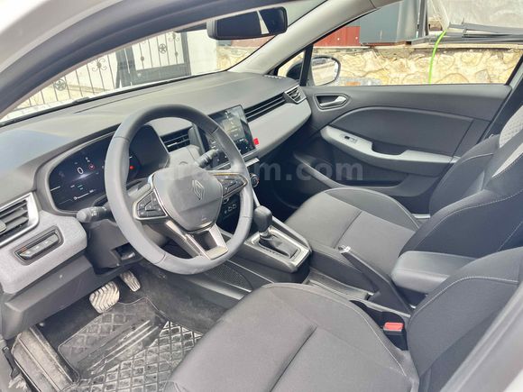 ASKERİ PERSONELDEN RENAULT CLIO 2025 SONU ÇIKIŞLI ÇELİKCANT KONFOR PAKET HATASIZ TERTEMİZ