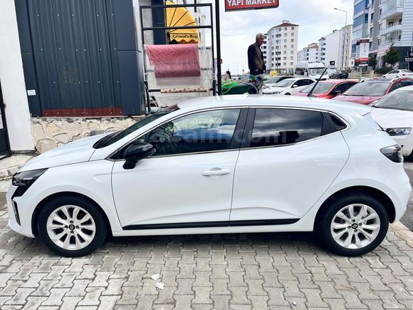 ASKERİ PERSONELDEN RENAULT CLIO 2025 SONU ÇIKIŞLI ÇELİKCANT KONFOR PAKET HATASIZ TERTEMİZ