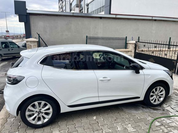 ASKERİ PERSONELDEN RENAULT CLIO 2025 SONU ÇIKIŞLI ÇELİKCANT KONFOR PAKET HATASIZ TERTEMİZ