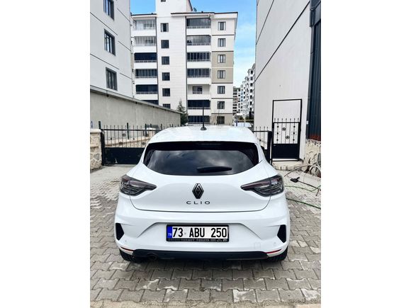 ASKERİ PERSONELDEN RENAULT CLIO 2025 SONU ÇIKIŞLI ÇELİKCANT KONFOR PAKET HATASIZ TERTEMİZ