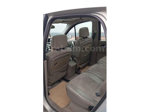 Sahibinden Renault Scenic 1.6 Privilege 2005 Model