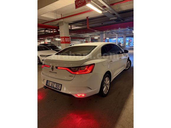 2017 MEGANE 4 TOUCH HATASIZ DEĞİŞENSİZ DÜŞÜK KİLOMETRELİ