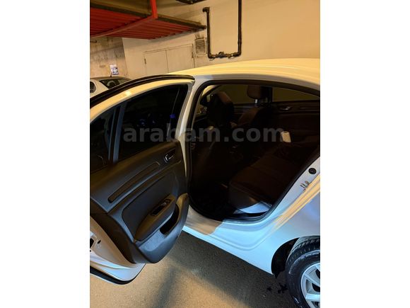 2017 MEGANE 4 TOUCH HATASIZ DEĞİŞENSİZ DÜŞÜK KİLOMETRELİ
