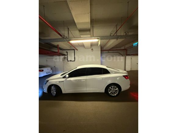 2017 MEGANE 4 TOUCH HATASIZ DEĞİŞENSİZ DÜŞÜK KİLOMETRELİ
