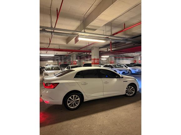 2017 MEGANE 4 TOUCH HATASIZ DEĞİŞENSİZ DÜŞÜK KİLOMETRELİ