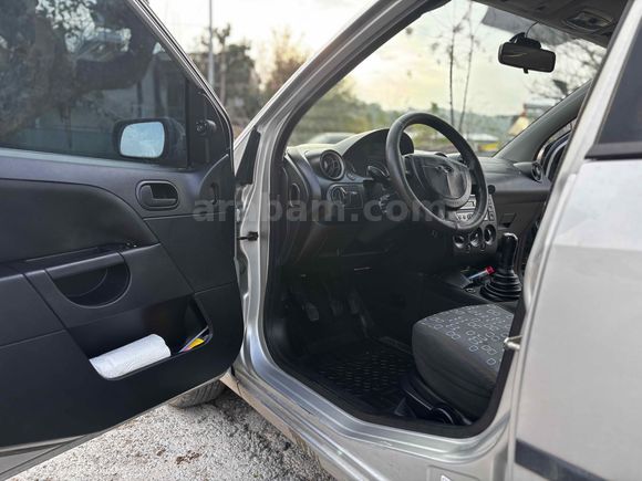 Sahibinden Ford Fiesta 1.4 TDCi Comfort 2004 Model  268.000km Gri