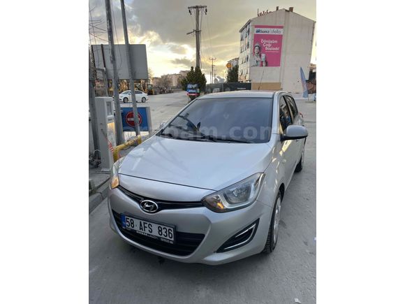 DEĞİŞENSİZ  TRAMERSİZ  BOYASIZ ORJİNAL BAKIMLI   İ20 