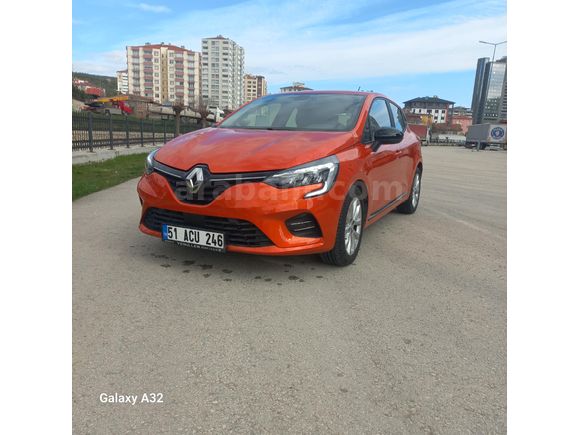 Sahibinden Renault Clio 1.0 TCe Touch 2023 Model  15150 km Turuncu