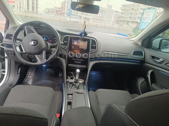 Sahibinden Renault Megane 1.3 TCe Touch 2023 Model