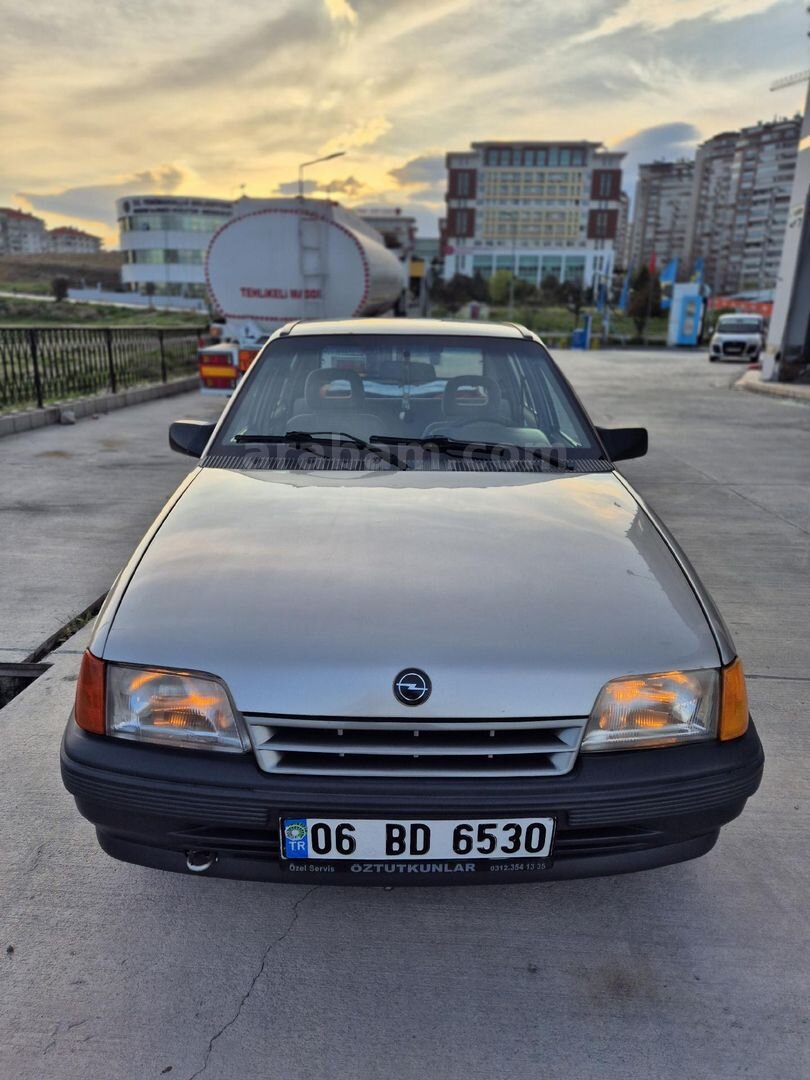 Sahibinden Opel Kadett 1.4 1990 Model Ankara 238.000 km Bej 4