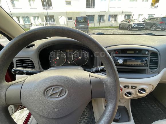ACCENT ERA 71.600 KM'DE ORJİNAL (MUAYENESİ YENİ)