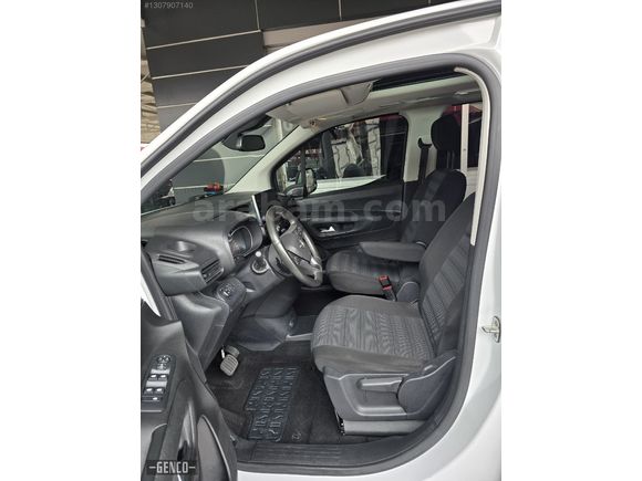 2022 OPEL COMBO 1.5 D LİFE ULTİMATE CAM TAVAN HATASIZ
